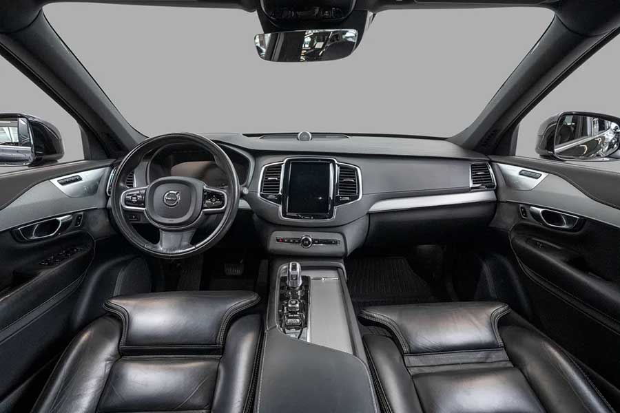Forseter og midtkonsoll i bilen
